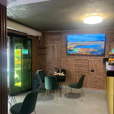 Holiday Apartments * Τίρανα